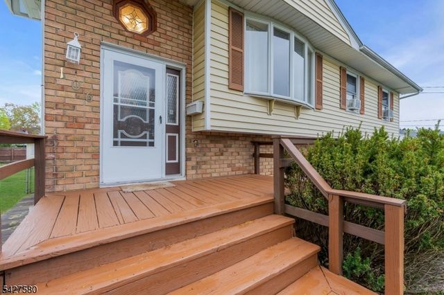 106 Louis Ln, Hackettstown Town, NJ 07840