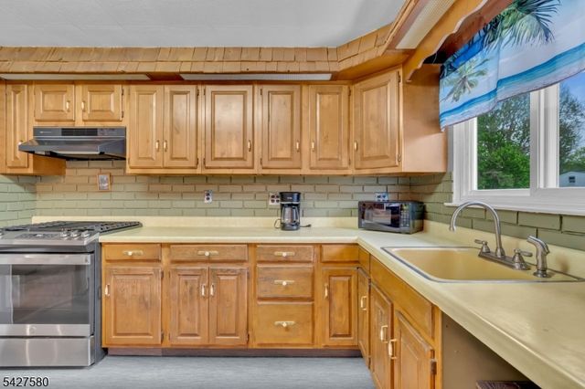 106 Louis Ln, Hackettstown Town, NJ 07840