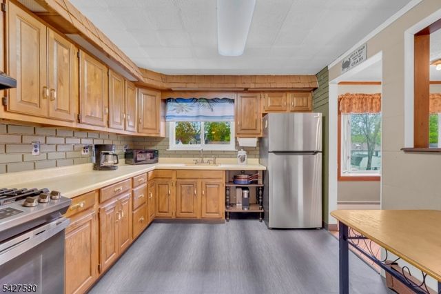 106 Louis Ln, Hackettstown Town, NJ 07840