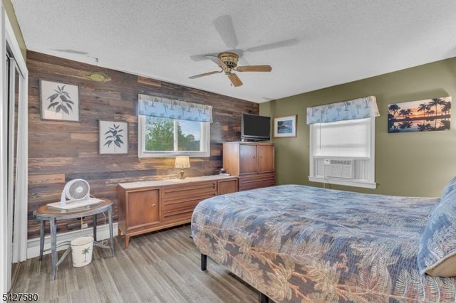 106 Louis Ln, Hackettstown Town, NJ 07840