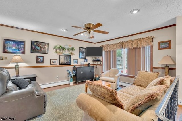 106 Louis Ln, Hackettstown Town, NJ 07840