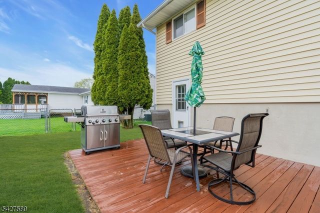 106 Louis Ln, Hackettstown Town, NJ 07840