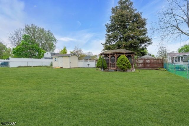 106 Louis Ln, Hackettstown Town, NJ 07840
