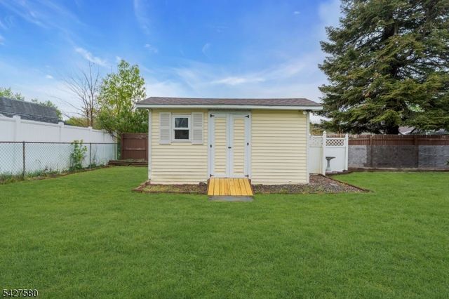 106 Louis Ln, Hackettstown Town, NJ 07840
