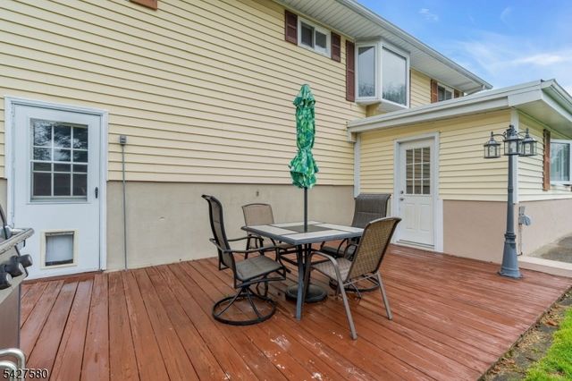 106 Louis Ln, Hackettstown Town, NJ 07840
