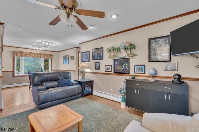 106 Louis Ln, Hackettstown Town, NJ 07840