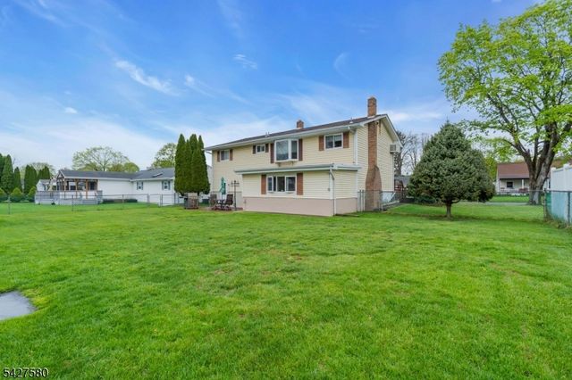 106 Louis Ln, Hackettstown Town, NJ 07840