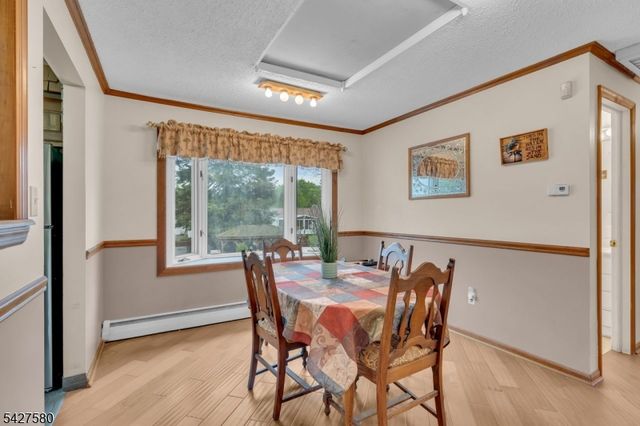 106 Louis Ln, Hackettstown Town, NJ 07840