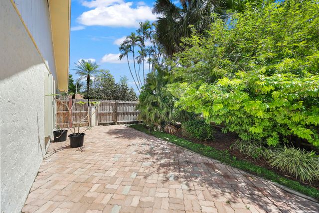 12378 Sawgrass Court, Wellington, FL 33414