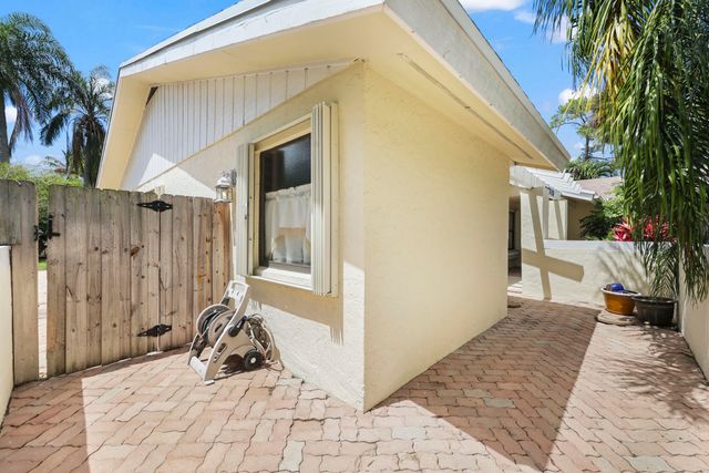 12378 Sawgrass Court, Wellington, FL 33414