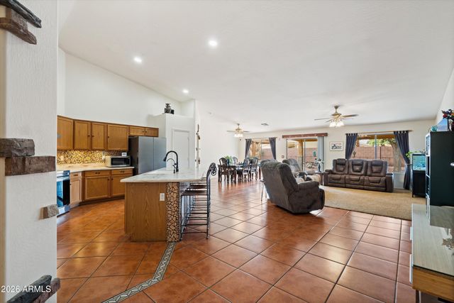 566 W COBBLESTONE Court, Casa Grande, AZ 85122