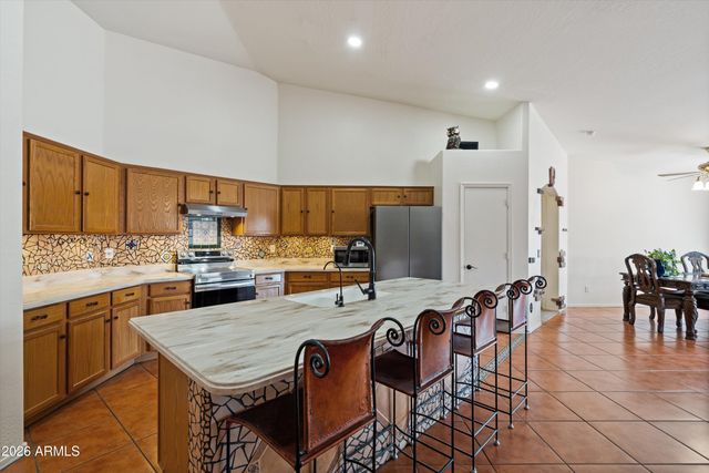 566 W COBBLESTONE Court, Casa Grande, AZ 85122
