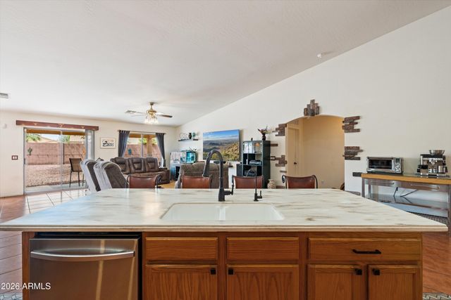 566 W COBBLESTONE Court, Casa Grande, AZ 85122