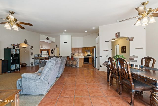 566 W COBBLESTONE Court, Casa Grande, AZ 85122