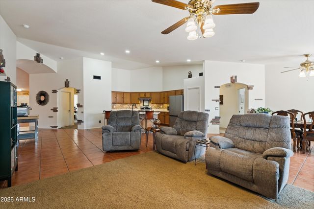 566 W COBBLESTONE Court, Casa Grande, AZ 85122