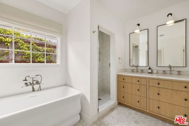 845 S Harvard Street, Santa Monica, CA 90403