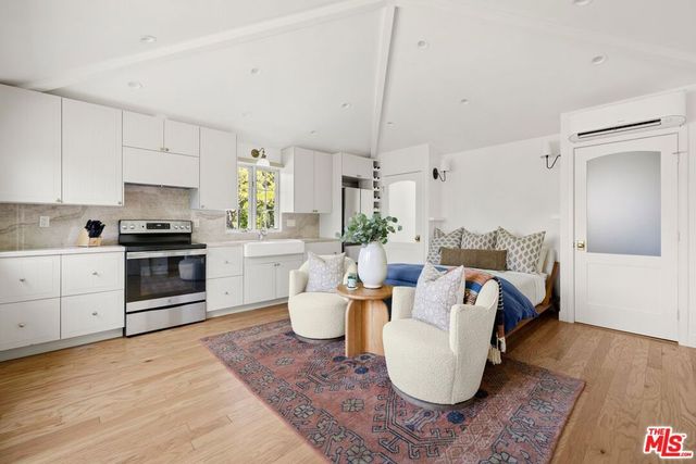 845 S Harvard Street, Santa Monica, CA 90403