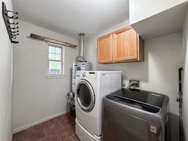 4717 Heron Street, Hitchcock, TX 77563