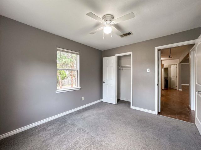 4717 Heron Street, Hitchcock, TX 77563