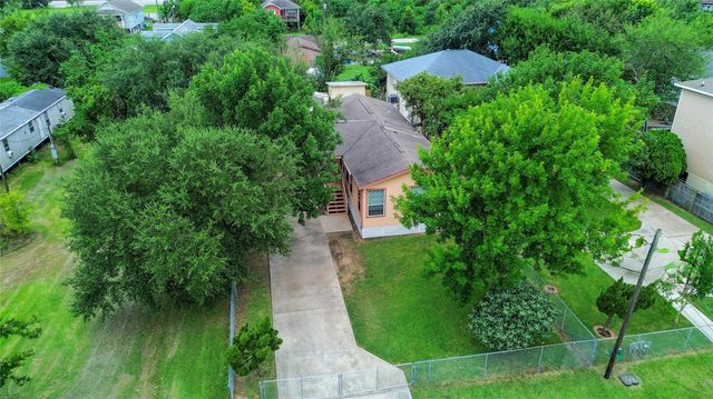 4717 Heron Street, Hitchcock, TX 77563