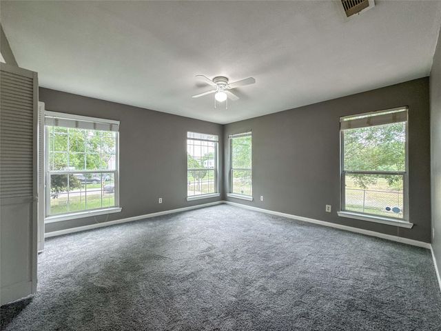 4717 Heron Street, Hitchcock, TX 77563