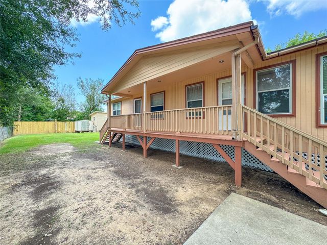 4717 Heron Street, Hitchcock, TX 77563