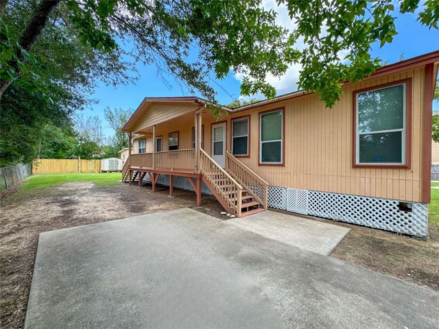 4717 Heron Street, Hitchcock, TX 77563