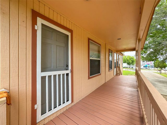 4717 Heron Street, Hitchcock, TX 77563