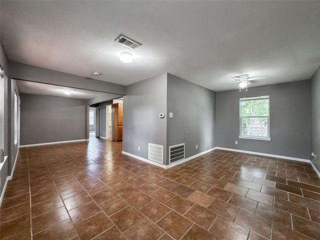 4717 Heron Street, Hitchcock, TX 77563