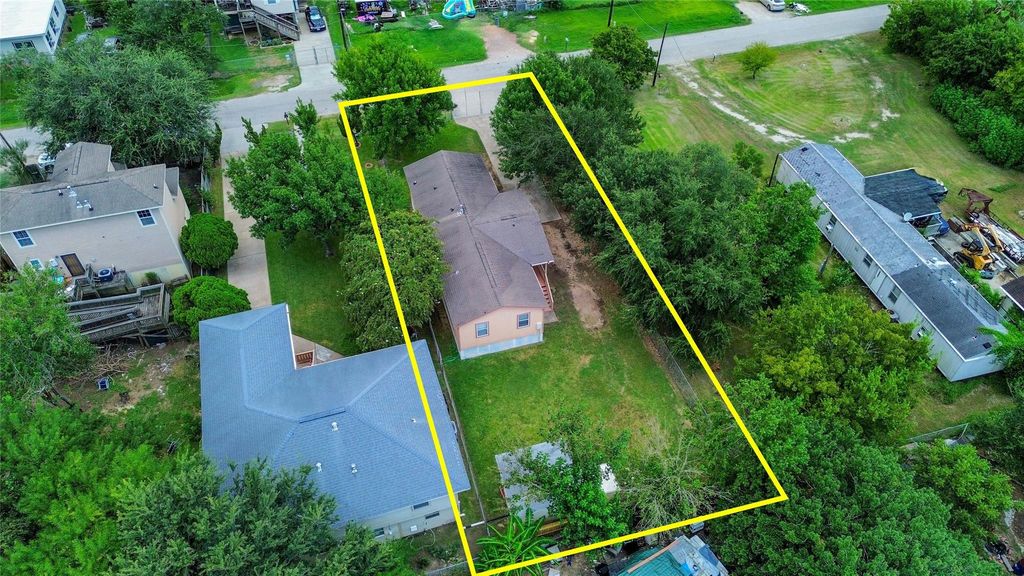 4717 Heron Street, Hitchcock, TX 77563