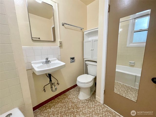 317 17th Avenue E, Seattle, WA 98112