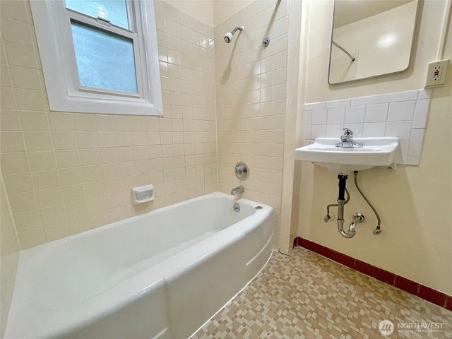 317 17th Avenue E, Seattle, WA 98112