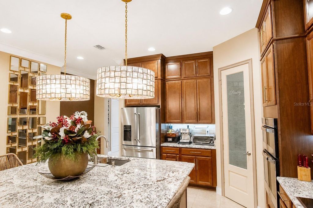 Image 12 of property listing at 13139 BROMBOROUGH DRIVE, Orlando, FL 32832