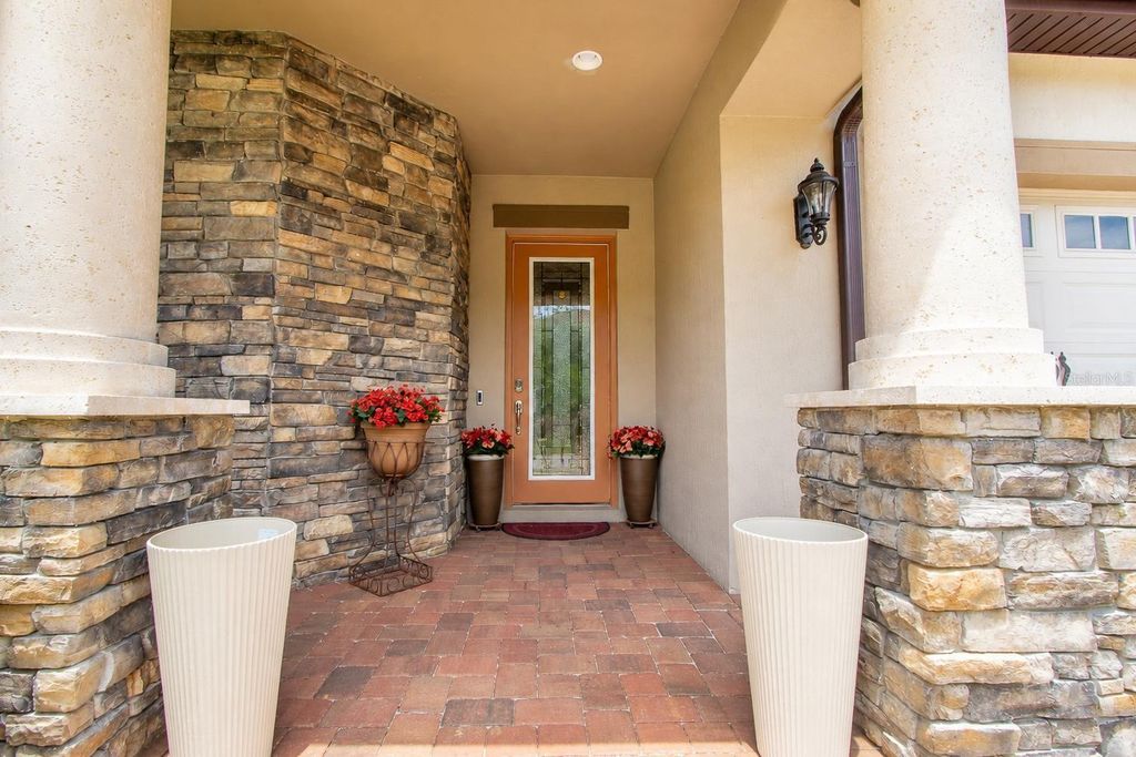 Image 3 of property listing at 13139 BROMBOROUGH DRIVE, Orlando, FL 32832