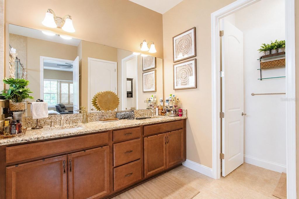 Image 39 of property listing at 13139 BROMBOROUGH DRIVE, Orlando, FL 32832