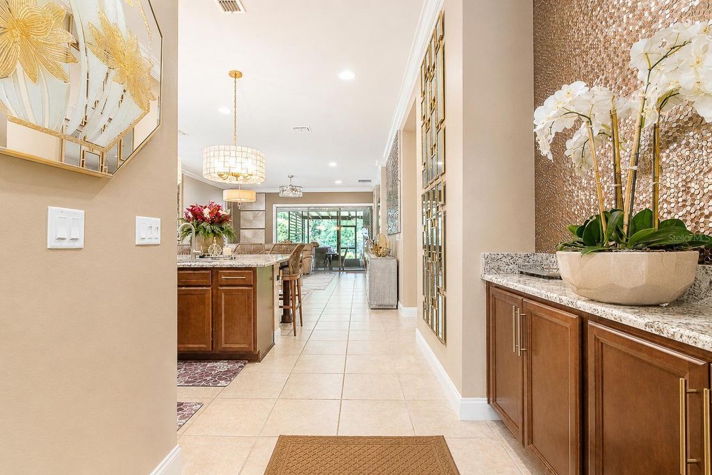 Image 6 of property listing at 13139 BROMBOROUGH DRIVE, Orlando, FL 32832