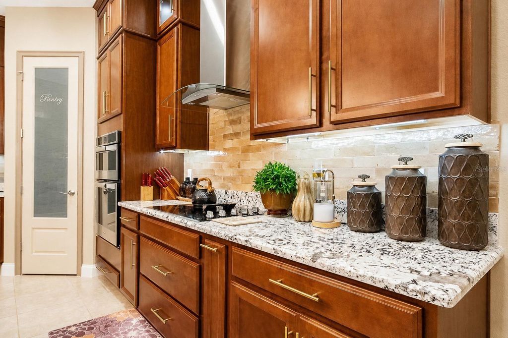 Image 9 of property listing at 13139 BROMBOROUGH DRIVE, Orlando, FL 32832
