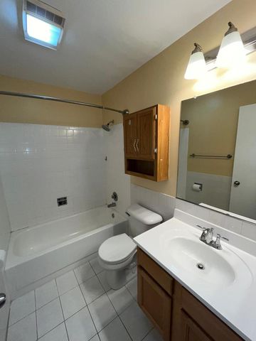 267 12th Street 6D, Wheeling, IL 60090