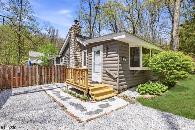 5 Sanoset Rd, Vernon Twp., NJ 07422