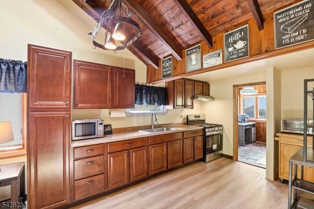 5 Sanoset Rd, Vernon Twp., NJ 07422