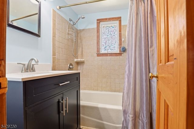 5 Sanoset Rd, Vernon Twp., NJ 07422