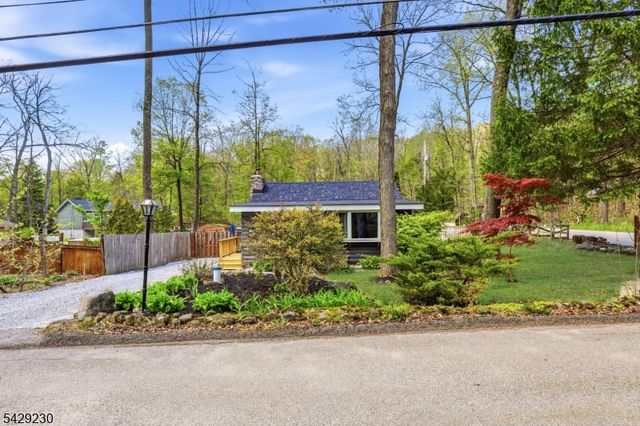 5 Sanoset Rd, Vernon Twp., NJ 07422