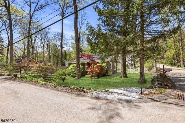 5 Sanoset Rd, Vernon Twp., NJ 07422