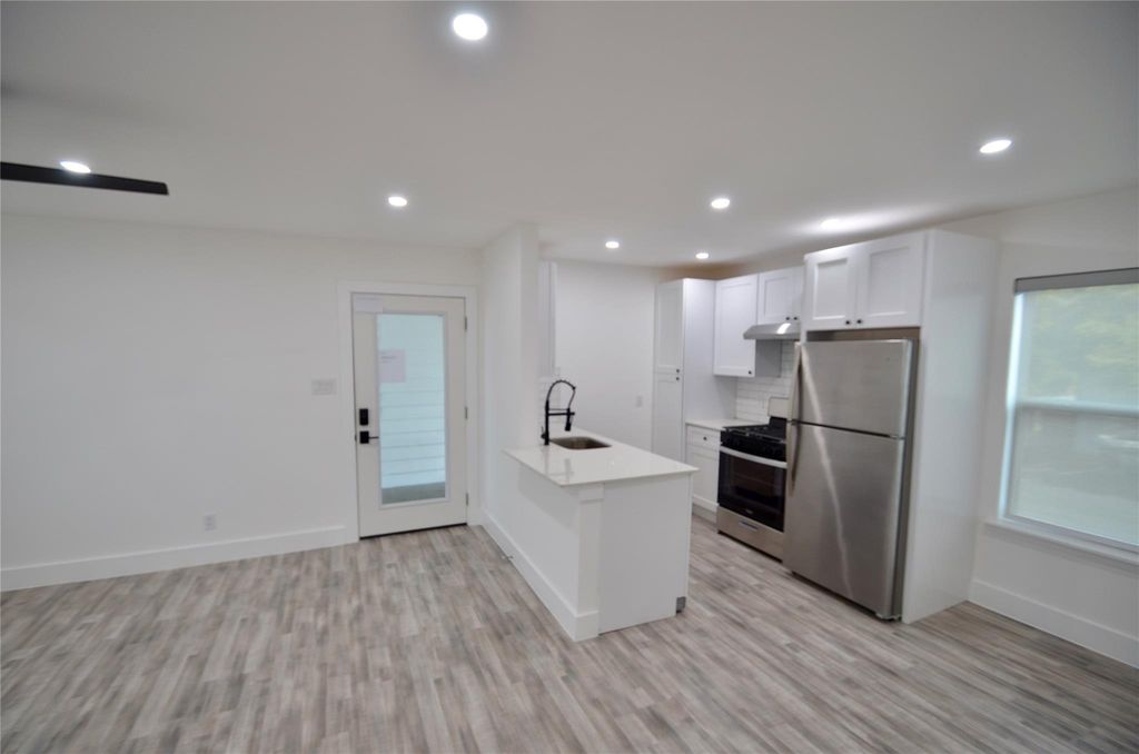 1200 E 52nd ST 208, Austin, TX 78723