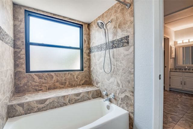 438 Yacht Club Drive F, Rockwall, TX 75032