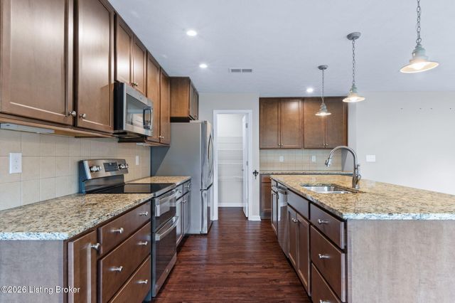 367 Copper Creek Dr, Mt Washington, KY 40047