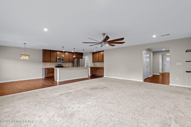 367 Copper Creek Dr, Mt Washington, KY 40047