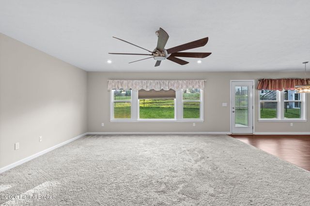 367 Copper Creek Dr, Mt Washington, KY 40047