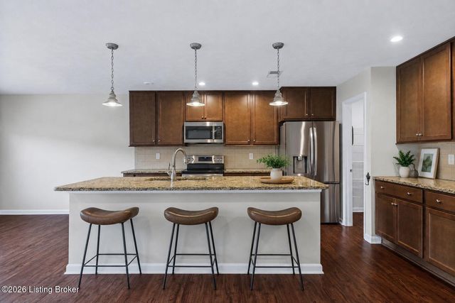 367 Copper Creek Dr, Mt Washington, KY 40047