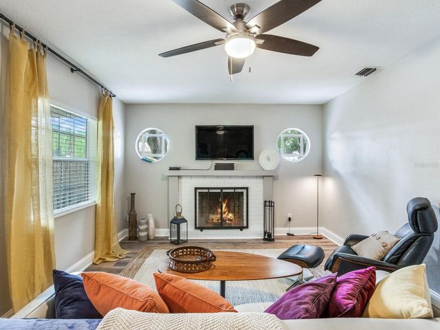 221 N CLEARVIEW AVENUE, Tampa, FL 33609